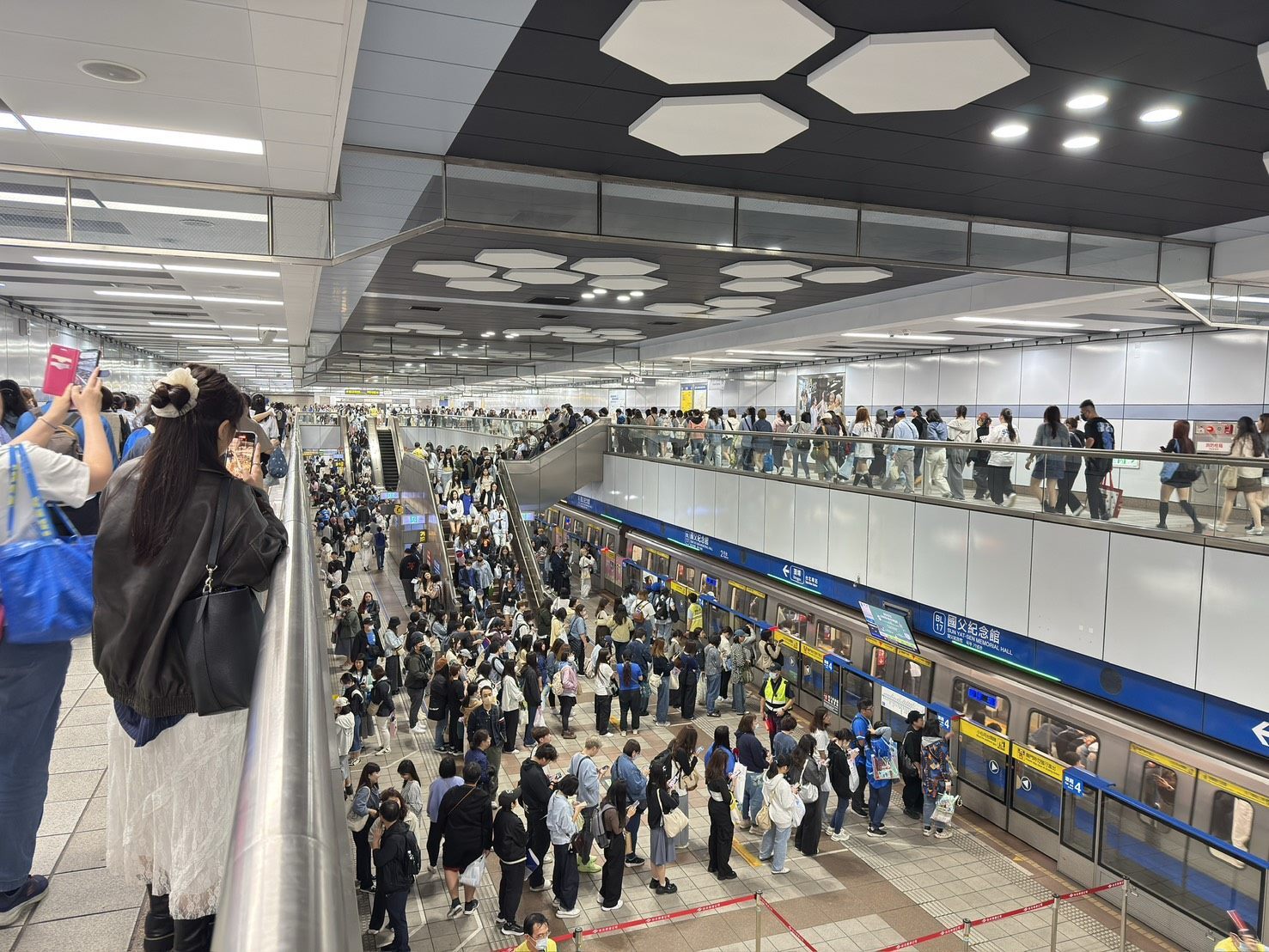**臺北捷運創疫情後新高運量，活動熱潮引爆週末人潮**
