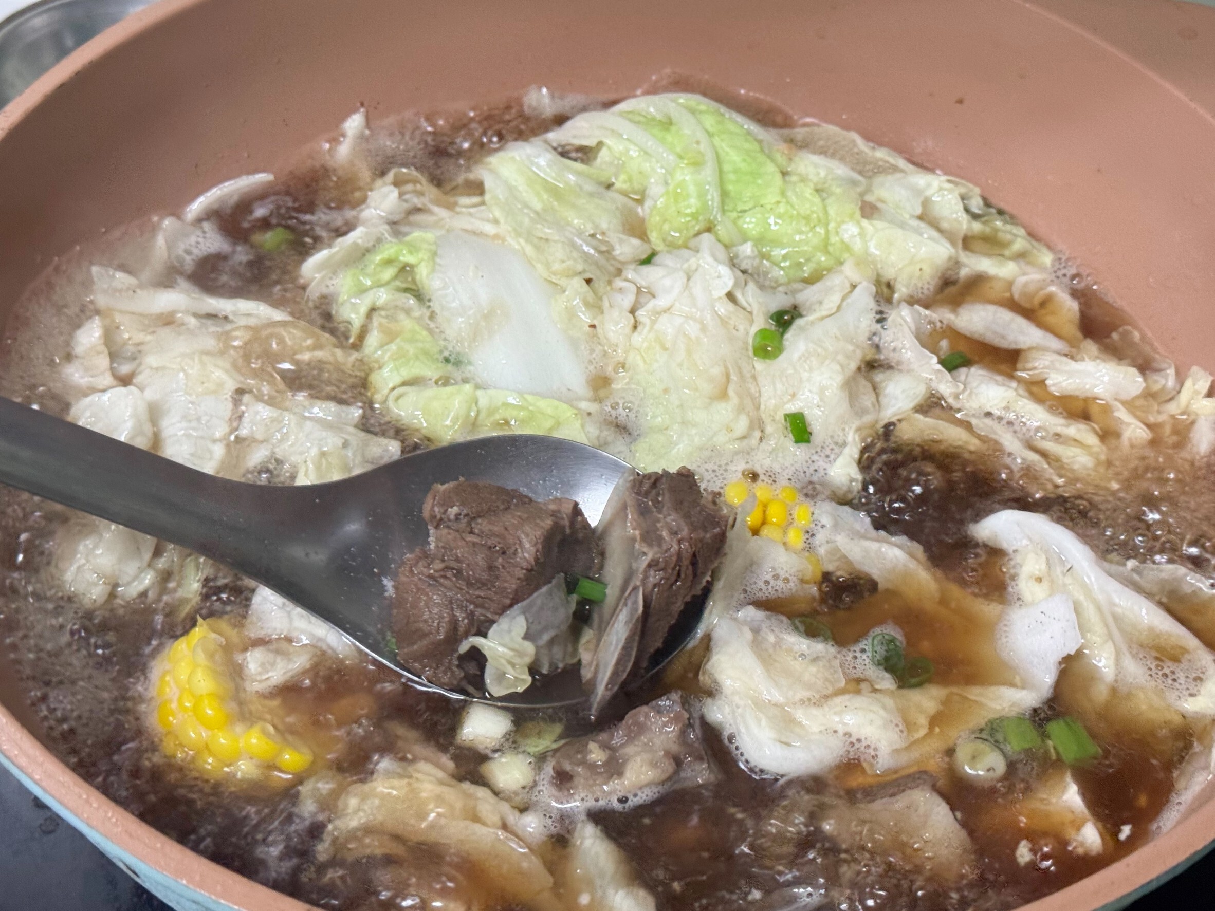 羊肉爐+烈酒助興！男「尿不出來」　醫：進補過頭、攝護腺發炎