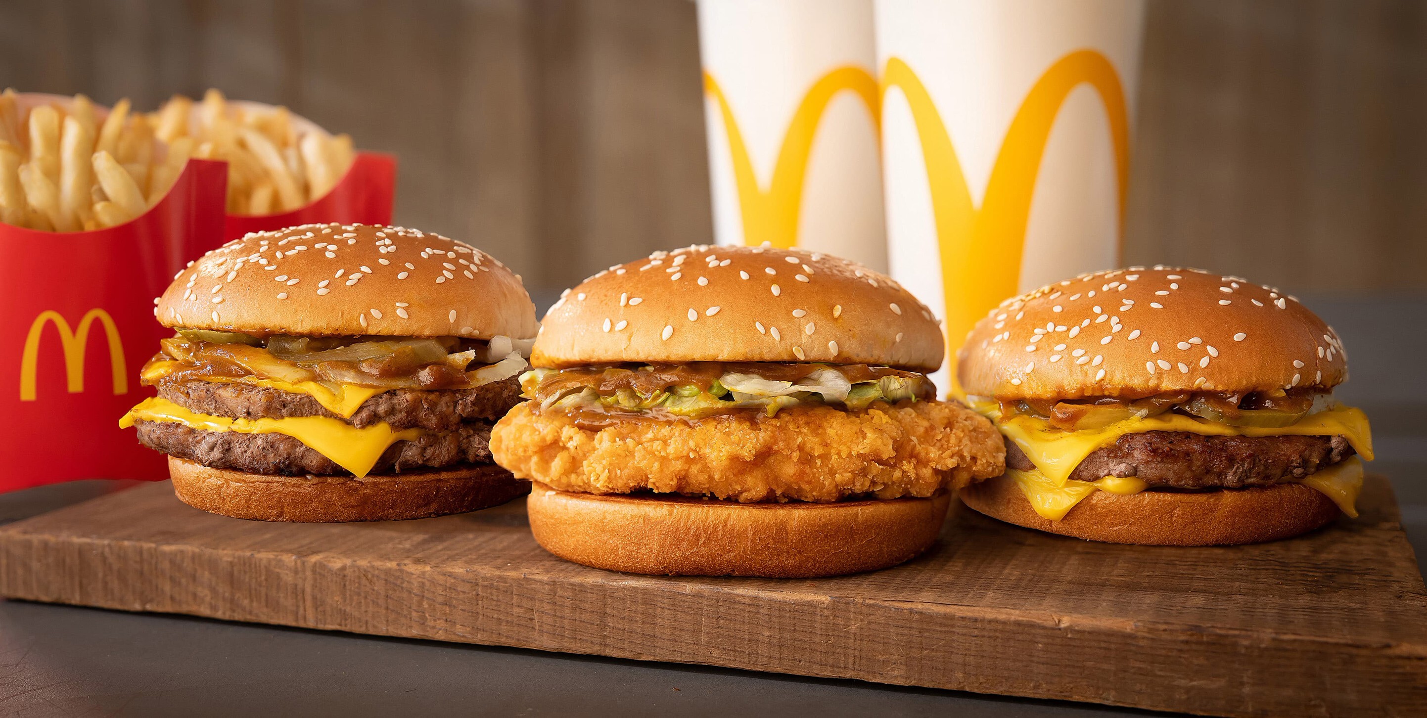 **麥當勞推「搖沾新美味」!咖哩風味與巧克力三角派限時登場**